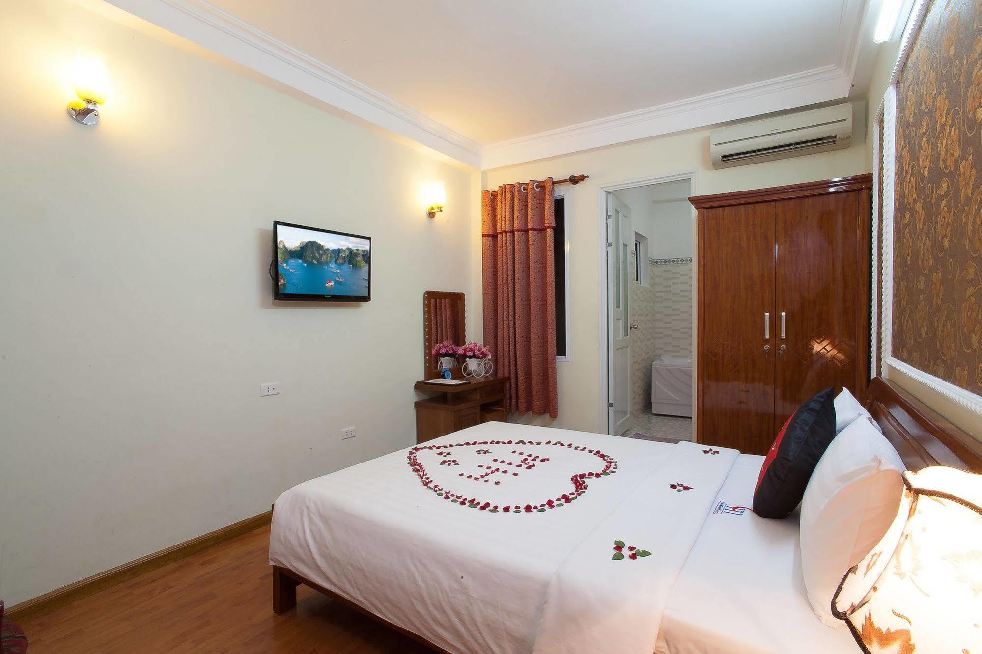 Delica Premium Hotel Ханой Екстериор снимка